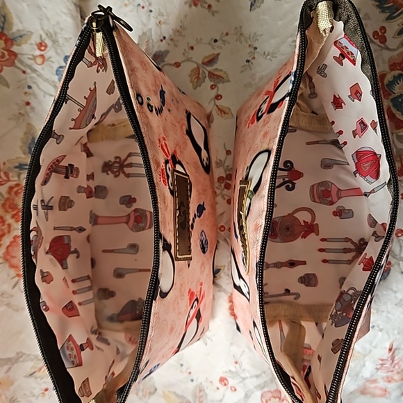 Hanpinhui Penguin cosmetic pouches - Picture 2 of 5